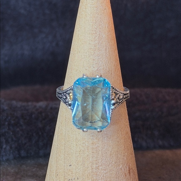Gorgeous Emerald Cut Natural Sky Blue Topaz Ring in 925 Sterling Silver Floral - Picture 3 of 8